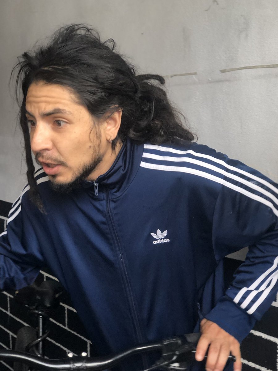 labelenenriquez's tweet photo. Hagamos viral a este agresor ‼️
Este infeliz golpea a su ex novia (mi vecina)
Tiene un restaurante frente al hospital P A S 
AGRADEZCO A LA POLICÍA NACIONAL QUE RONDA EL SECTOR DE COTOCOLLAO y nos ayudaron inmediatamente https://t.co/E7jA3Bk6zX