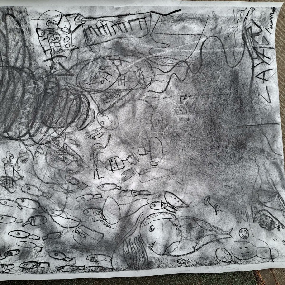 creativestates's tweet photo. 40 min wellbeing sessions with Arden Primary Yr5, exploring charcoal.   Starting with large mark making with powder and then looking for pictures within them, and developing those.

#charcoaldrawing #artsineducation #wellbeing #communityarts #artsinschools #experimentaldrawing https://t.co/nqwB2Yps5h
