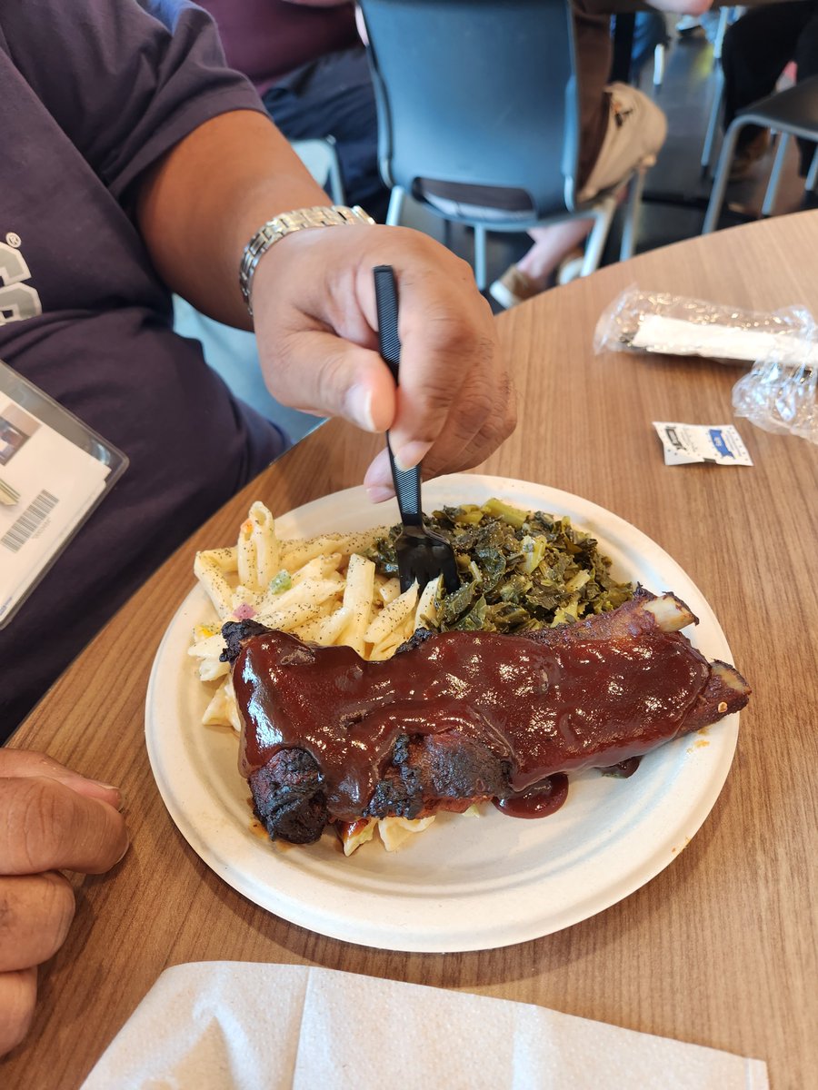 CityMission's tweet photo. 🇺🇸 Today, we celebrated Independence Day with a delicious lunch for our residents! The kitchen prepared BBQ ribs, collard greens &amp; pasta salad. Seeing our residents enjoy the meal together reminds us of the strength in unity. We will continue to create a brighter future together! https://t.co/ZNvj38HDnc
