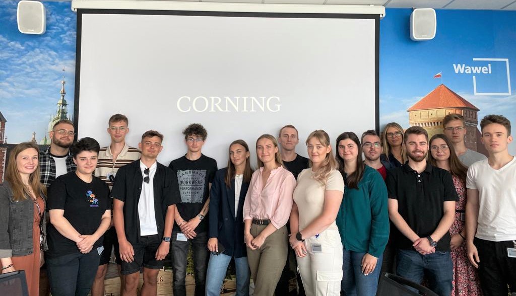 This summer, we are welcoming 12 #interns who will begin their adventure with #Corning Optical Communications in Poland.

Join us in welcoming our new interns!

Learn about our #internships: 
ms.spr.ly/6041gx3x7

#internship2023 #earlycareer  #vitaltoprogress