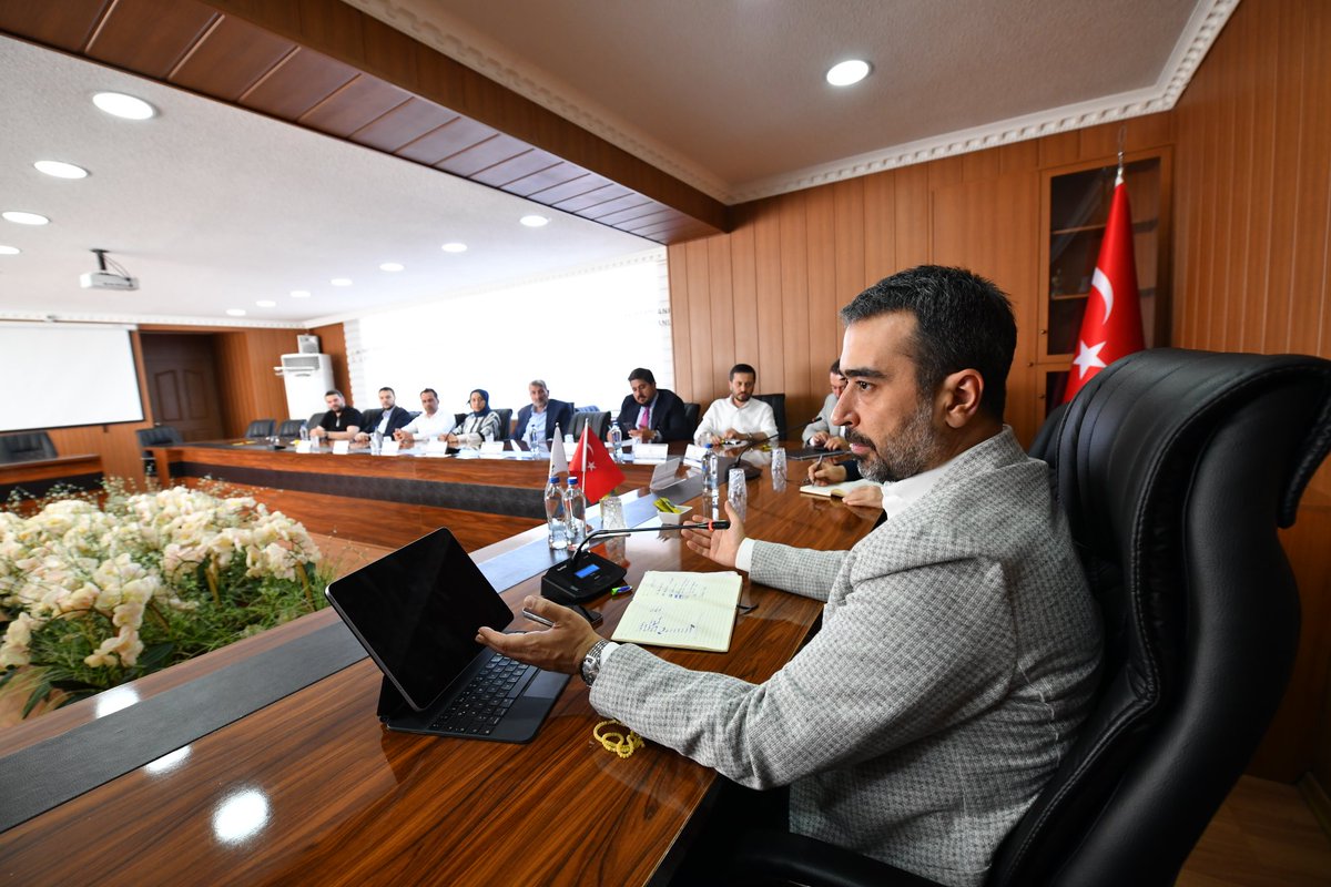 AkpartiAnkara's tweet photo. Haftalık olağan İl Yürütme Kurulu toplantımızı, İl Başkanımız @hakanhanozcan başkanlığında gerçekleştirdik. https://t.co/qrIJAS4f2Q