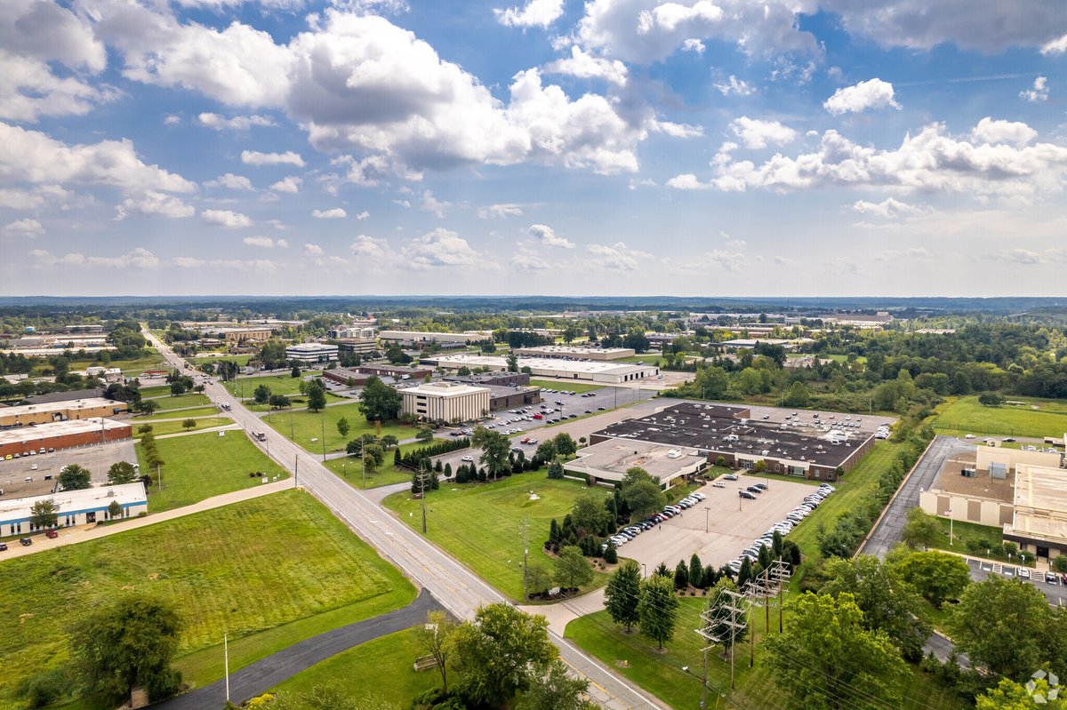 Just leased 18,000 sf. flex space at 29000 Aurora Rd. in Solon. Another off market deal. #CRE <a href="/NAIPVOHIO/">NAI Pleasant Valley</a>