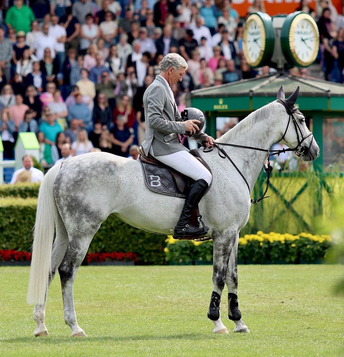 This past Sunday, we watched a legend bid farewell to his competition career on the big stage during the ROLEX Grand Prix at #CHIOAachen 🥹 Ludger, we wish you all the best in your retirement. 💛 #WellingtonInternational

📸 Beerbaum Stables