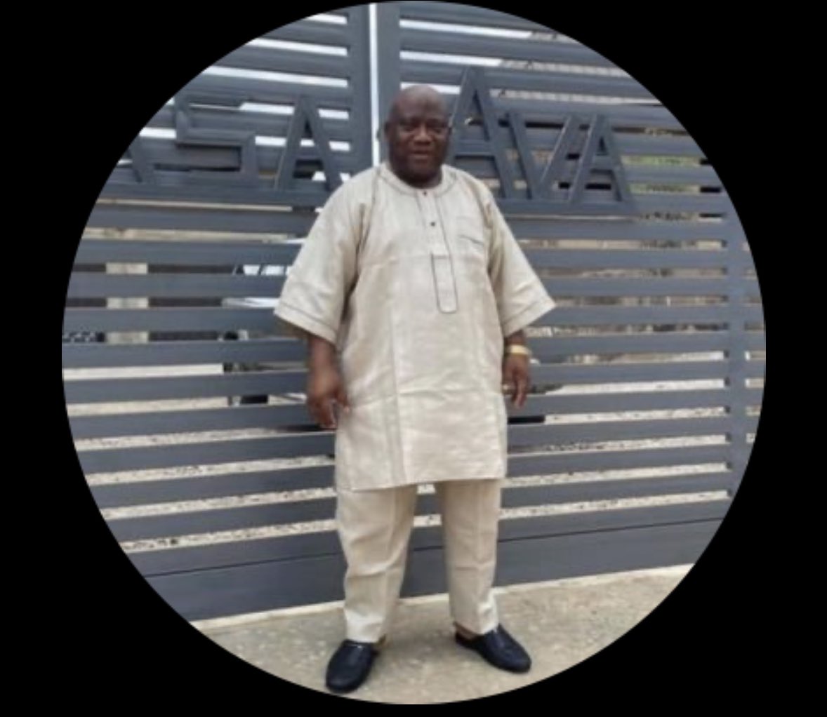 majorhass's tweet image. Please if this is your father, he is sending money to your mates meanwhile you dey guide on garri 😂