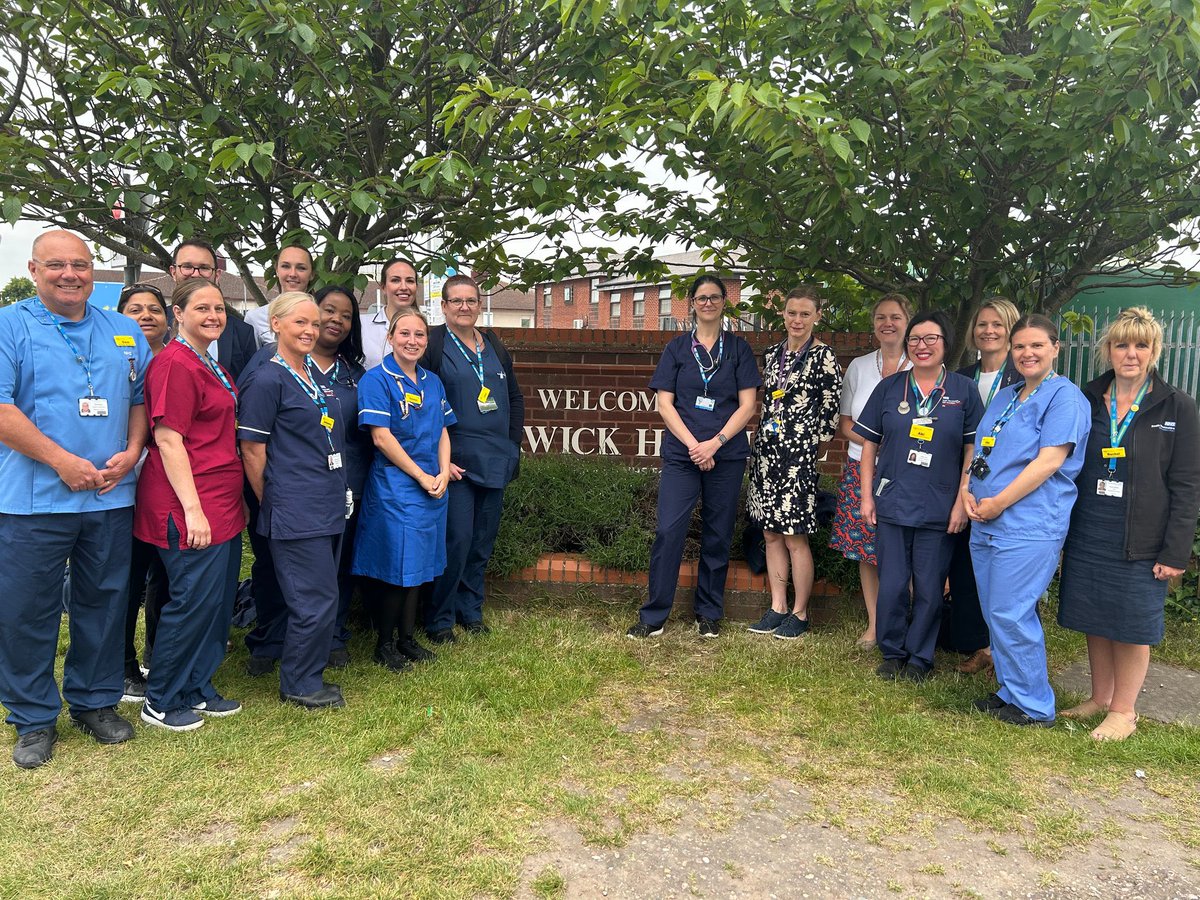 rawbubbles9's tweet photo. So proud of @nhsswft Team Frailty - an honour to work with this team and be recognised at the NHS parliamentary awards as winner of excellence in urgent &amp; emergency care https://t.co/0UBBjb9Ryz