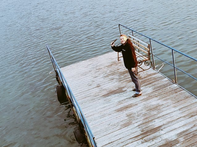 b00mstig's tweet image. Если на одиноком пирсе вас кто то фотографирует, то ласково улыбнитесь и помашите в ответ ножом.