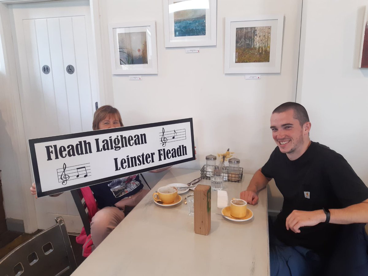 Am den scoth againn in éineacht leis Na Maidineacha Caifé ag céiliúradh an Ghaeilge agus ag éirí réidh don @leinsterfleadh Pop-up Gaeltacht amárach i @HynesBar i mBóthar na gCloch ag a 8.