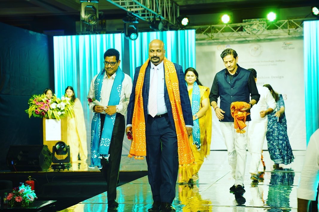 fashionprasad's tweet photo. Grand Finale for the Graduation Day 2023 for NIFT Jodhpur, Class of 2023 is Fashionova, showcasing the design collections of graduating B.Des,Fashion Design, students, conducted on 2nd June 2023 at Indana Palace Jodhpur.
1/2 https://t.co/83KGM9qxpe