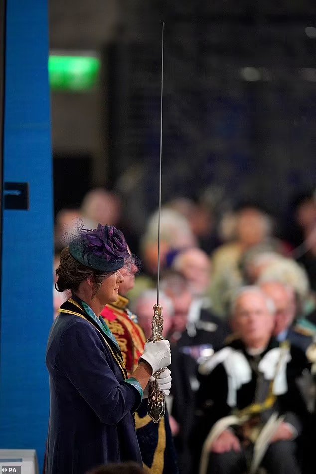 BrutusMaximusX's tweet photo. Again Strong Wonderful Women
'Katherine Grainger is the new Penny Mordaunt': Gold-winning Olympian is praised for Herculean effort after carrying sword at St Giles service that is TWICE the weight of one used at 6th May Coronation
#ServiceOfThanksgiving #HonoursOfScotland #GSTK https://t.co/HXy3JlnCAB