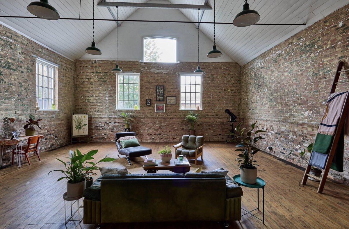 silversteinloca's tweet photo. NORFOLK HOUSE, NORFOLK📍
Norfolk House features a spacious reception area, double-height ceilings, two wood-burning stoves and a cosy rear garden. 🎞️🌟

Enquire now and bring your creative vision to life at Norfolk House. Don’t miss this exceptional opportunity! 

#FilmLocation https://t.co/5XULg7srmw
