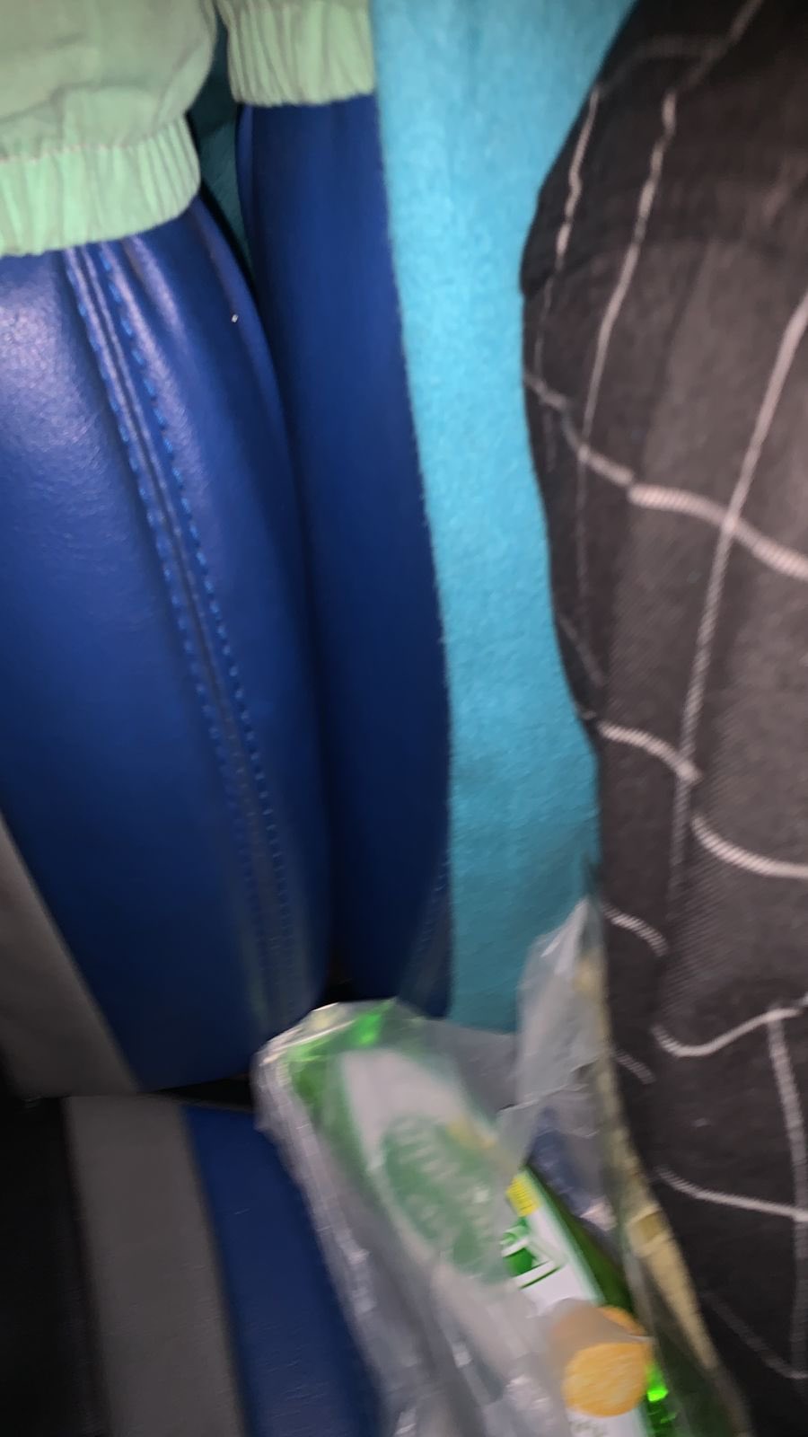 🌙 on X: jadi temen ku lagi tidur di bus,tiba tiba ada tangan yg megang  badannya. awalnya masih ga sadar krn lagi tidur tp pas pindah posisi tangan  nya muncul lagi dari