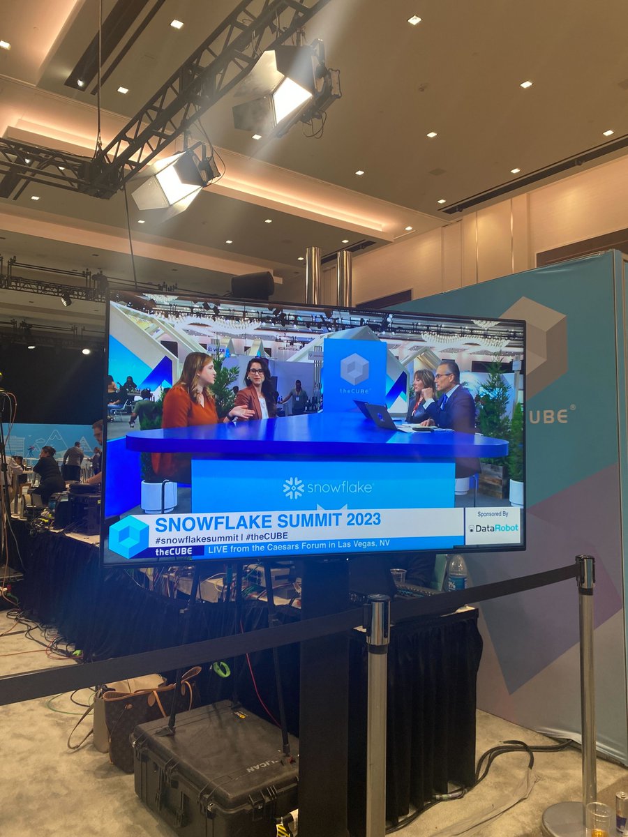 DataRobot's tweet photo. What a week! Thank you to our partner @SnowflakeDB and our customers at @Aflac, and Sony Interactive Entertainment who joined us on the stage at #SnowflakeSummit 📸 https://t.co/zB8cYzwiYa