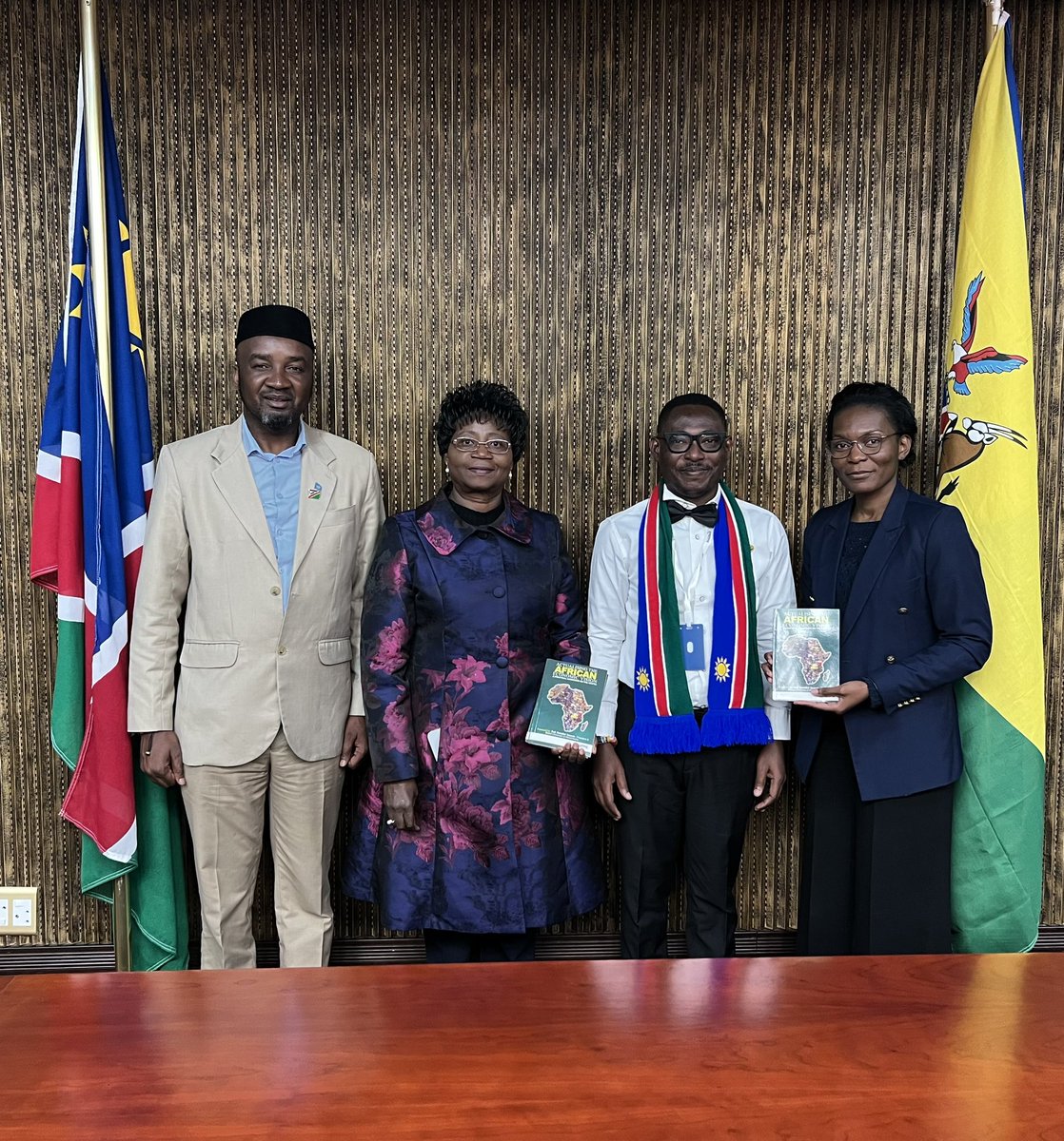 daisrym's tweet photo. Good Initiative
Received today this practical handbook on “Actualizing the African Economic Vision” from Ghanaian author Mr. Akon & his delegation led by Cllr @HeinrichHafeni
As we dare to reach #OneSingleMarket in our lifetime, those who lead, must read! #AfCFTA https://t.co/Um3XoP6hCO