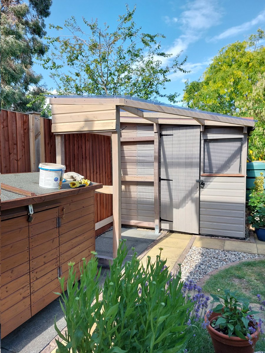 Colinsteedart1's tweet photo. The outside extension to my studio. I managed to find the time to fit the roof today. Just a few finishing touches are required. #colinsteedart1 #artstudiolife #artstudiospace https://t.co/LB32IRBMH8