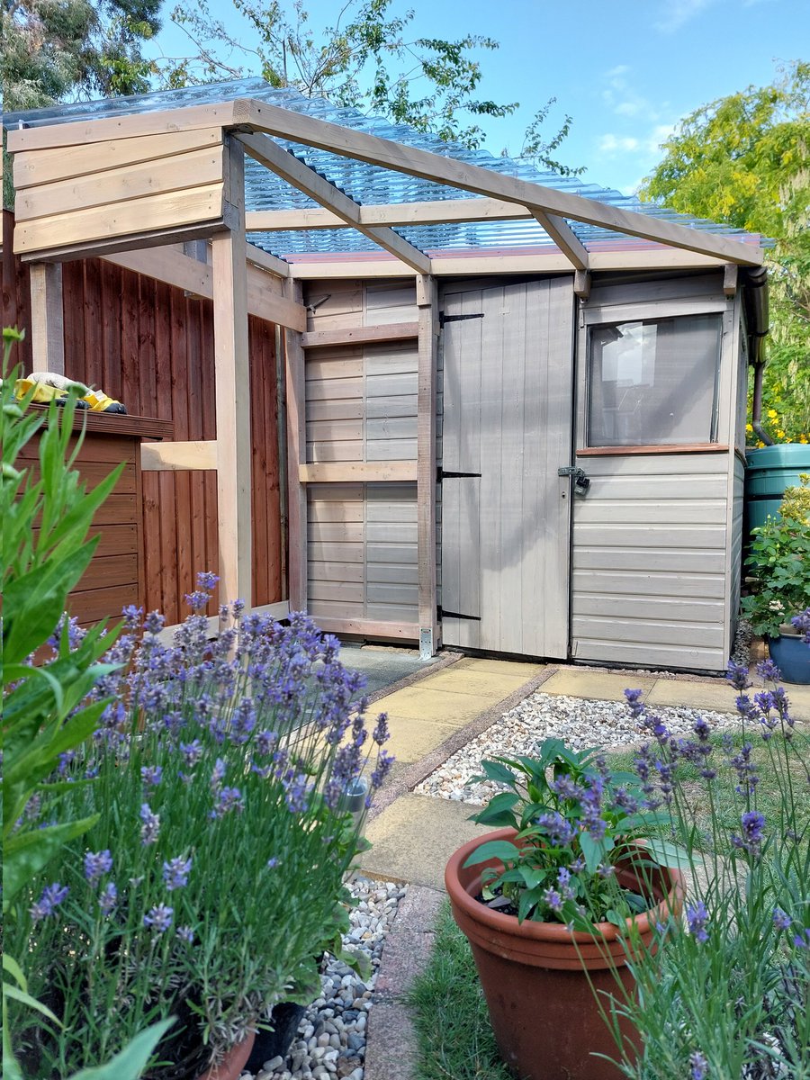 Colinsteedart1's tweet photo. The outside extension to my studio. I managed to find the time to fit the roof today. Just a few finishing touches are required. #colinsteedart1 #artstudiolife #artstudiospace https://t.co/LB32IRBMH8