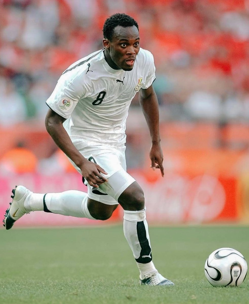 BryxtonBarcony's tweet photo. @MichaelEssien The best midfielder in Ghana for Ghana and at Ghana No size 
We love you legend @MichaelEssien https://t.co/7YynfRBCMR