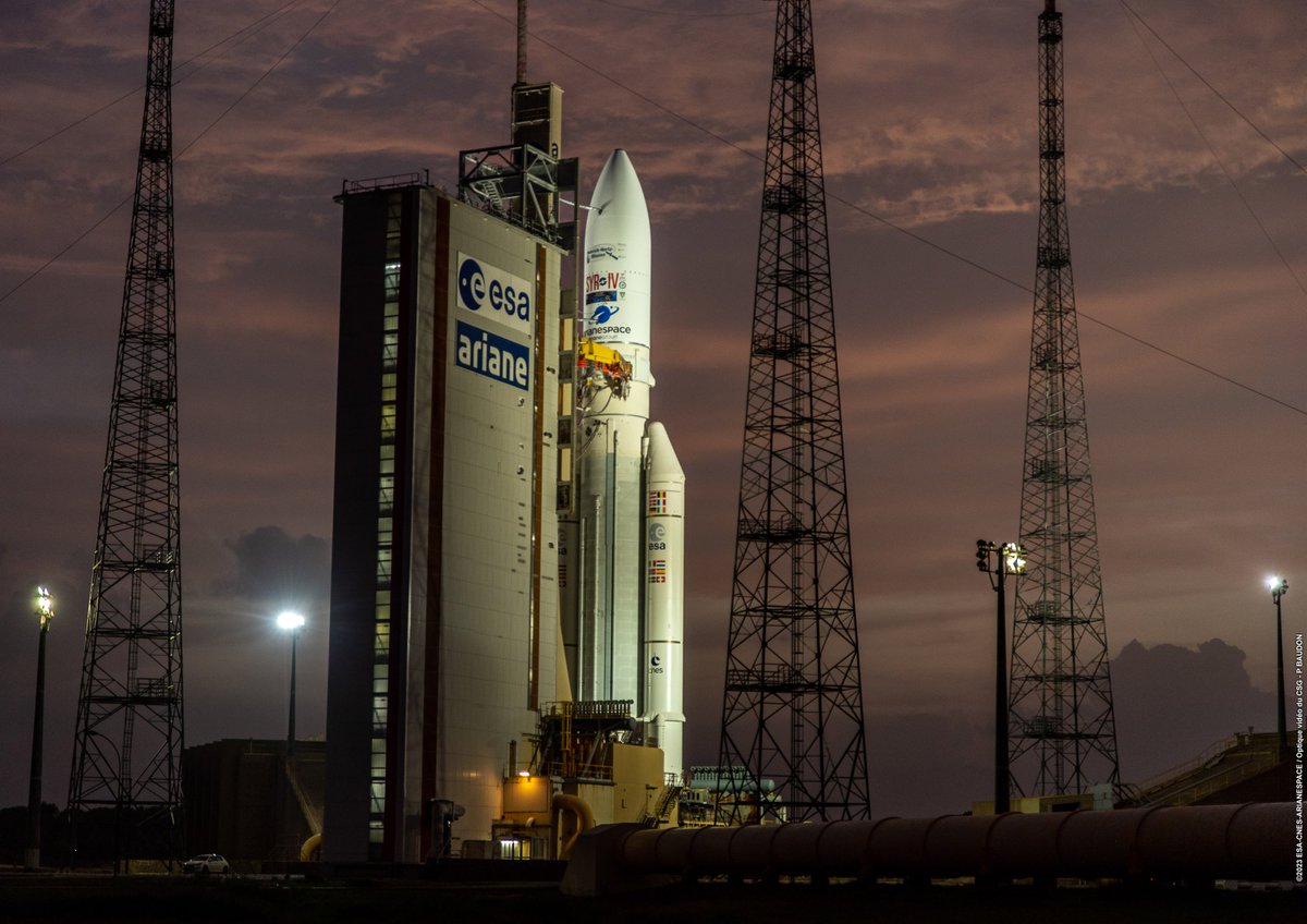 MathildaC_Space's tweet photo. Encore quelques heures avant de dire au revoir à cette grande dame. 🚀
"Good luck old lady for the last flight" 🍀
12ème lancement d'#Ariane5 pour moi depuis Kourou.
Bon courage aux équipes du @EuropeSpacePort et bon lancement !

©️ESA-CNES-ARIANESPACE
#VA261 #GénérationAriane5 https://t.co/uU9jhLQWbo