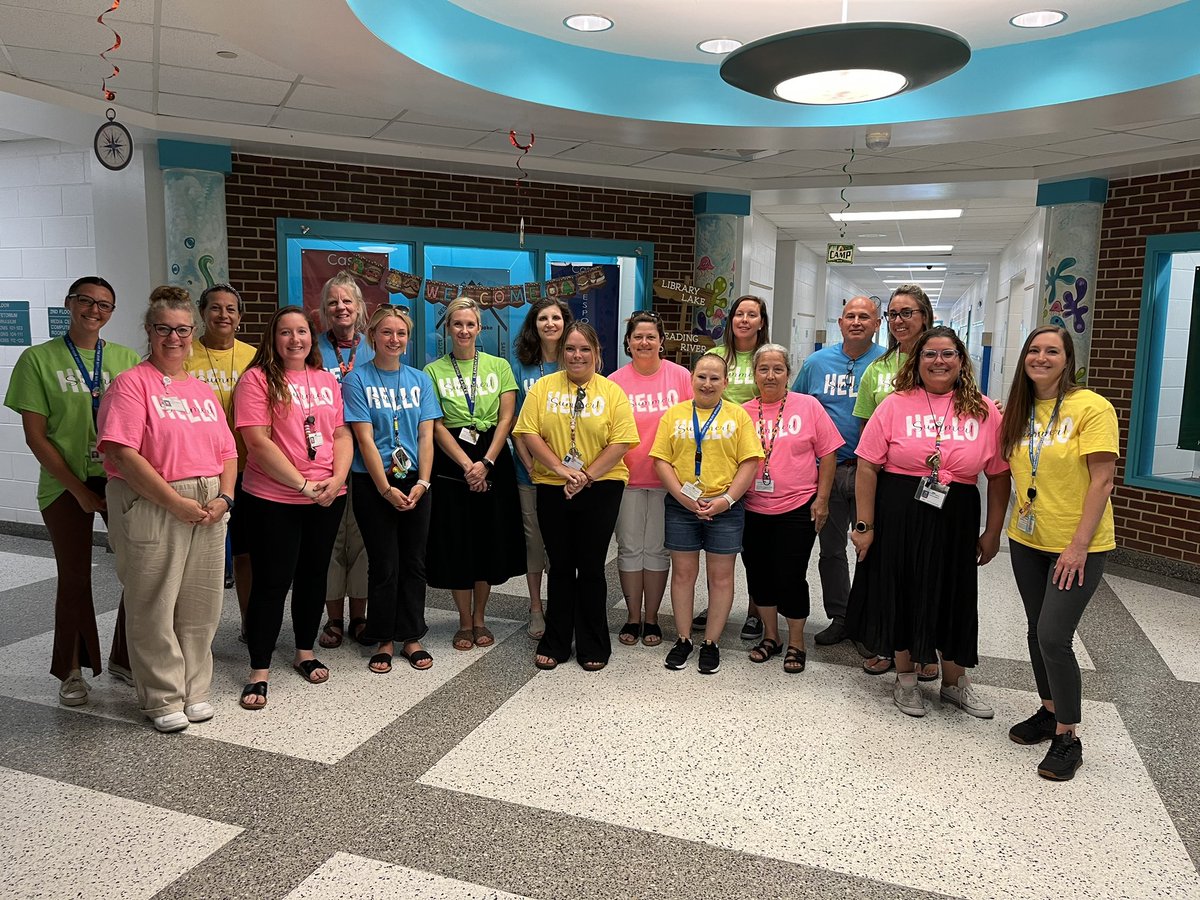 mjpeterm5's tweet photo. Hello Summer 😎 1st day of SLC for our @BirdneckES1 @WTCookeSchool!! Thank you to my incredible staff and @VBPLibrary for making it an amazing day!! 🤩@KarlaYo78612102 @VBerikpetermann @tas11864 @KatelynStrawha2 https://t.co/pAc9z0nGPz