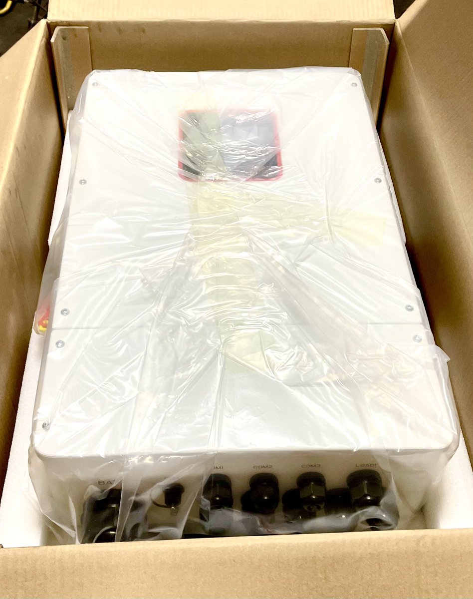 DynamicEnergyBC's tweet image. New 120/220V Controller and inverter has arrived for testing! #EnergyStorage #Vancouver