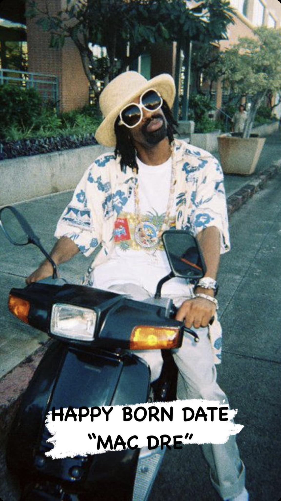 Bay Area culture ain t been the same since we lost this dude. 

Happy Birthday Mac Dre 