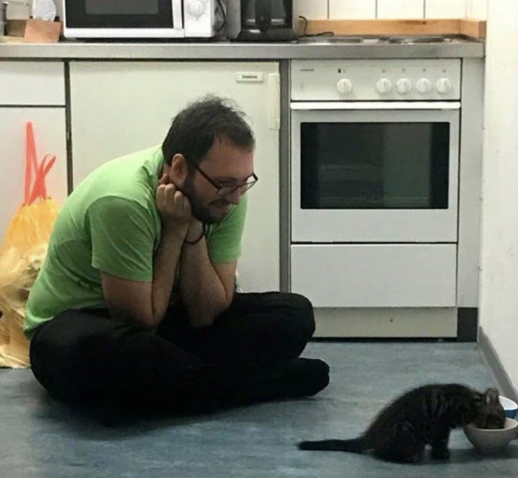 glitter_leak's tweet photo. me watching my partner's evry move https://t.co/abgLw3UTW1