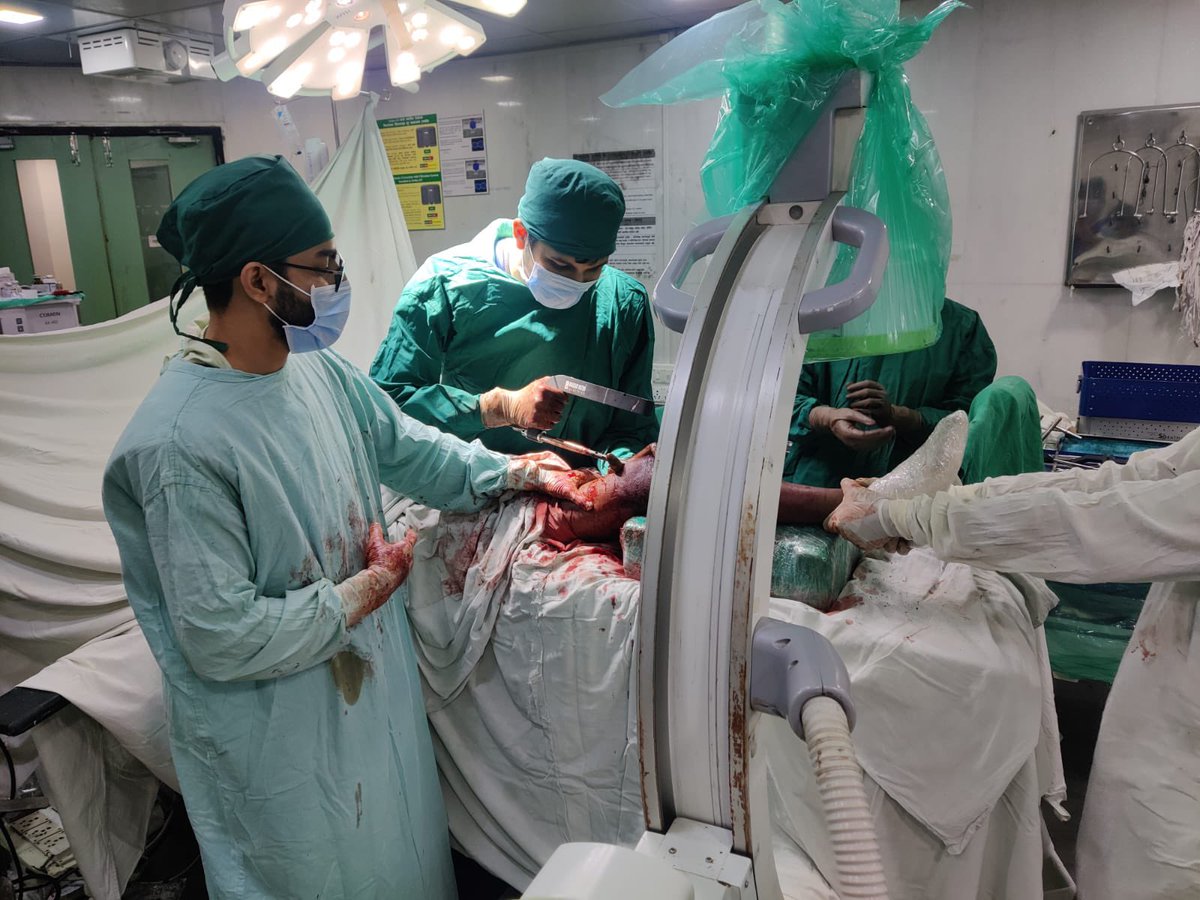 VikrantMahajani's tweet image. Calm in the storm. Grateful to do what I do everyday #0rthopedics #OrthopedicSurgery #SurgeonsOfTwitter