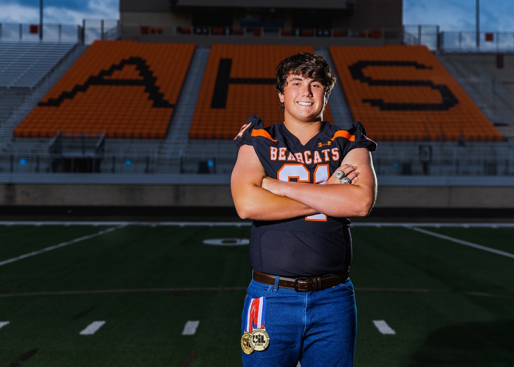 kristinmmoments's tweet image. Carter has victory in his pocket! 🏅🏅

#Aledo #AledoPhotographer #AledoProgram #Summer #Football #FWCamera #Sportraits #SportsPhotos #24Senior