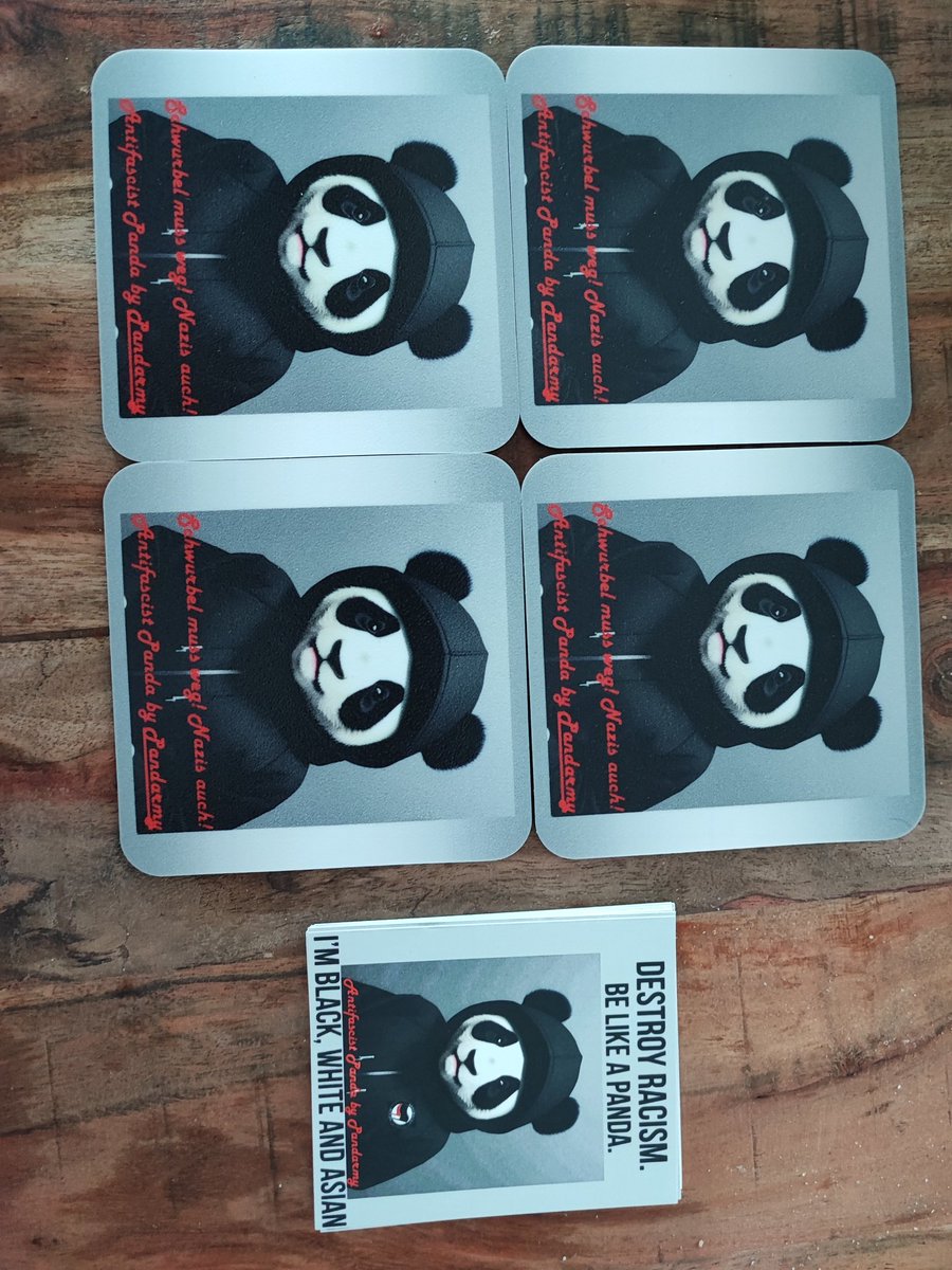 fr4gfu44a's tweet image. Für alle, die sich hier über die Werbung aufregen, mache ich jetzt mal Werbung für die #Pandarmy @real_Pandarmy und natürlich für @MaltusPanda und @freiheitstreams Ohne diese netten Menschen, würde wir nicht so viel Spaß haben am Montag und Donnerstag beim Stammtisch. 🐼🖤❤️🖤🦝