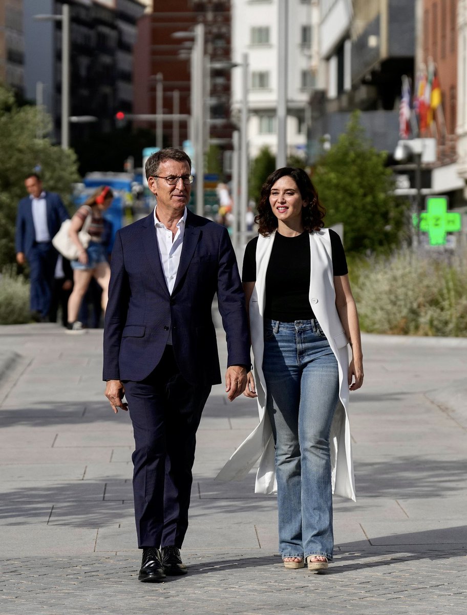 NunezFeijoo's tweet photo. Salimos a ganar para que gane España. 

El @ppopular representa un proyecto abierto e integrador para seguir sumando cada vez a más gente y poder lograr un Gobierno fuerte, estable y con autonomía.

#EsElMomento https://t.co/8yClRIl4wl