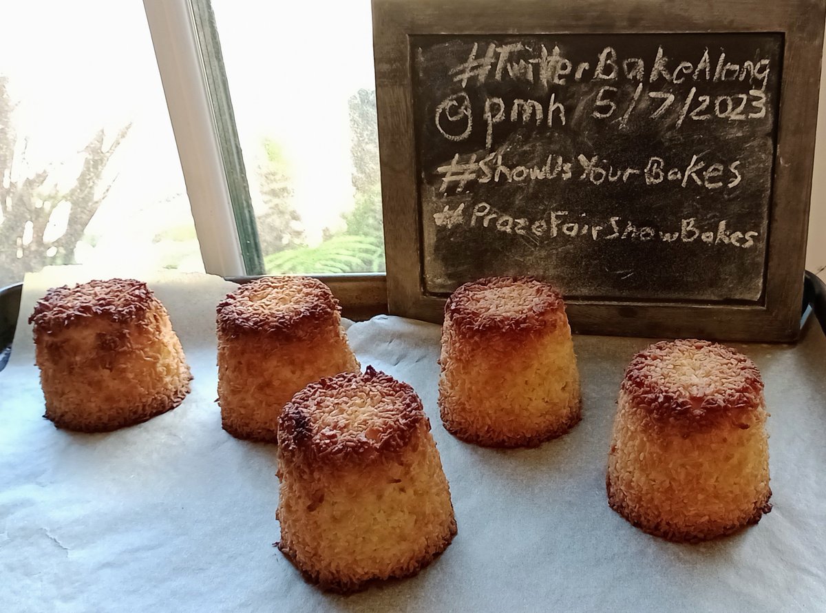 pmh's tweet photo. #PrazeFairShow class 42: 4 coconut pyramids. Mary Berry's moulds must be a lot smaller than mine, as this recipe was supposed to produce 12 total but I only got one spare #TwitterBakeAlong #ShowUsYourBakes @thebakingnanna1 @Rob_C_Allen https://t.co/Wr5mlOAykl
