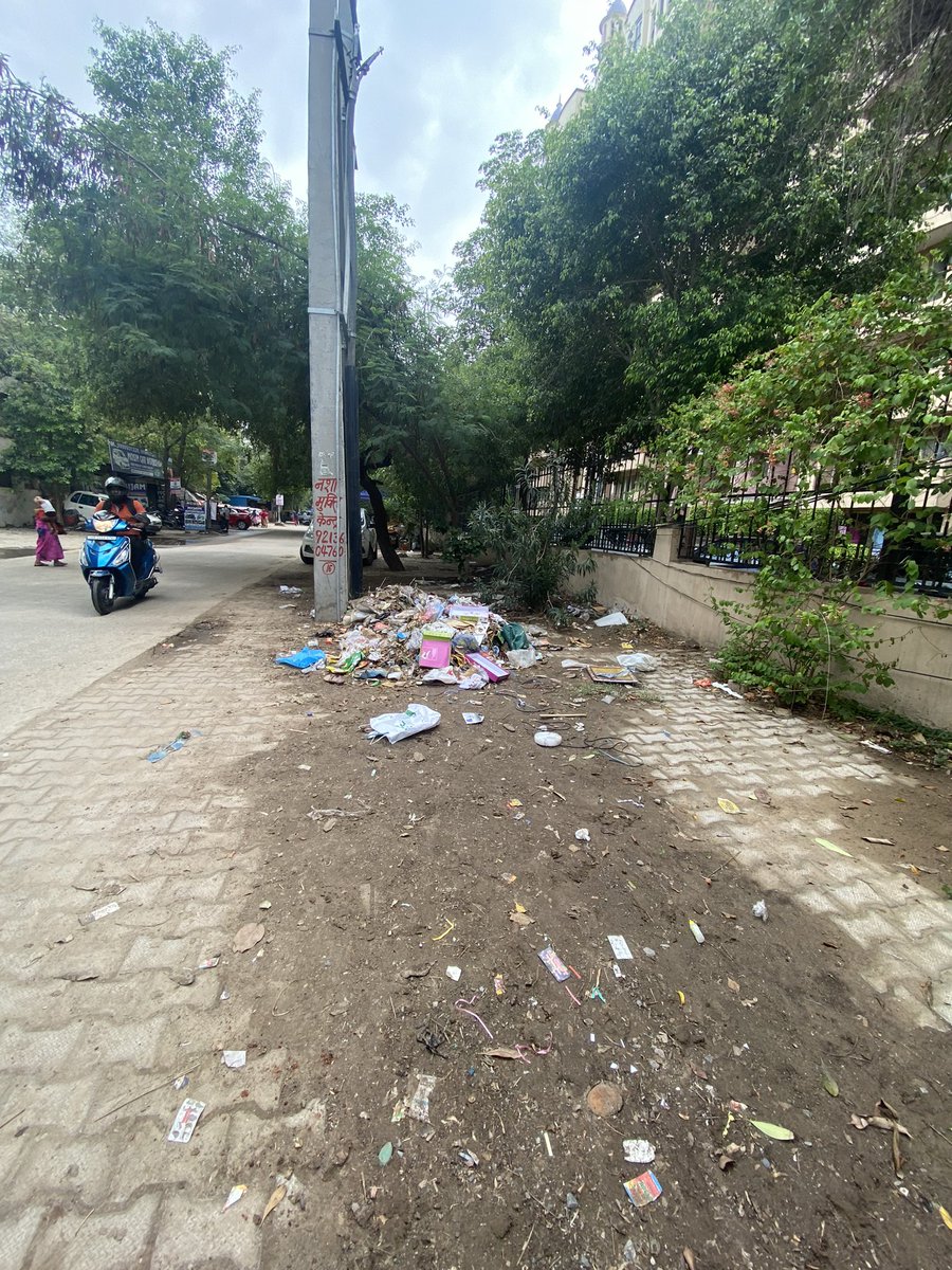 This heap of garbage is increasing day by day next to The Nile Society Gate no.2 sector-49 Ghasola. Please do something <a href="/cmohry/">CMO Haryana</a> <a href="/OfficialGMDA/">GMDA</a> <a href="/MunCorpGurugram/">MCG</a> <a href="/CPCB_OFFICIAL/">Central Pollution Control Board</a> <a href="/DC_Gurugram/">DC Gurugram</a> 
please learn from your peers <a href="/CMOfficeUP/">CM Office, GoUP</a> <a href="/noida_authority/">NOIDA Authority</a>