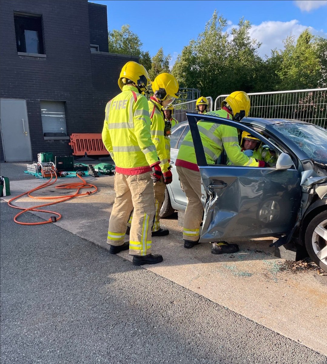 walkerleanne85's tweet photo. RTC area drill Monday
#casualtycare #teamwork #LFRS https://t.co/bWAaXKrzWc