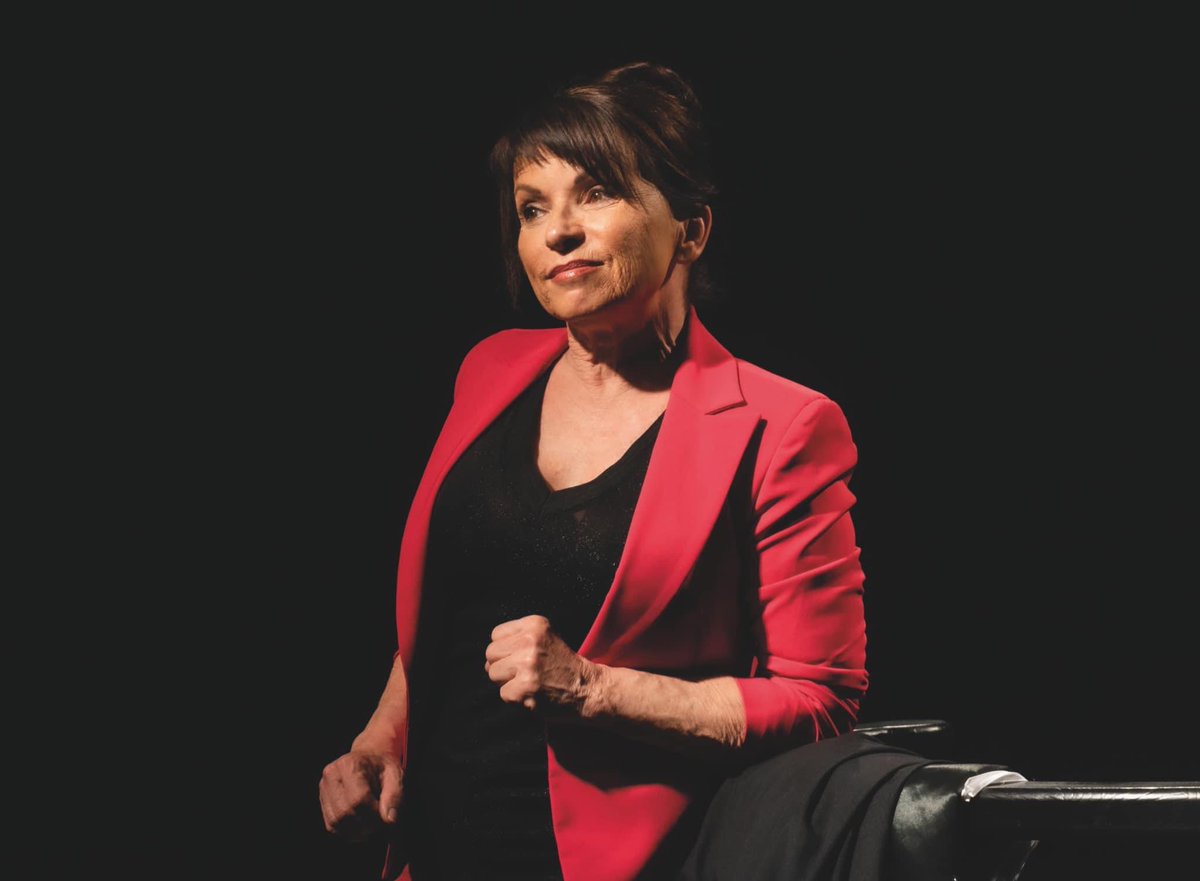 EspaceStMartial's tweet photo. 📷 PHOTO DE SPECTACLE 📸 

 À 14h 25 découvrez : 

🚨 Gisèle Halimi, une farouche liberté 🚨

Production : Théâtre Le Bateau-Lune

#festivaloffavignon #off23 @festOffAvignon #theatre #theatrecontemporain #avignon https://t.co/PBBRylPSoC