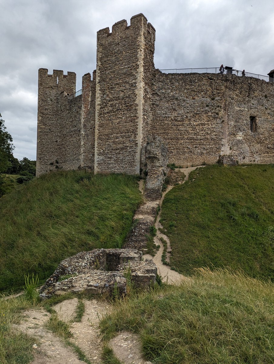 AspireEditorial's tweet photo. Had a wander around #EnglishHeritage site #FramlinghamCastle at the weekend. Was met by some really friendly volunteer staff, who clearly love the castle, and I can see why. #EHmembership https://t.co/DadGd3MHrG