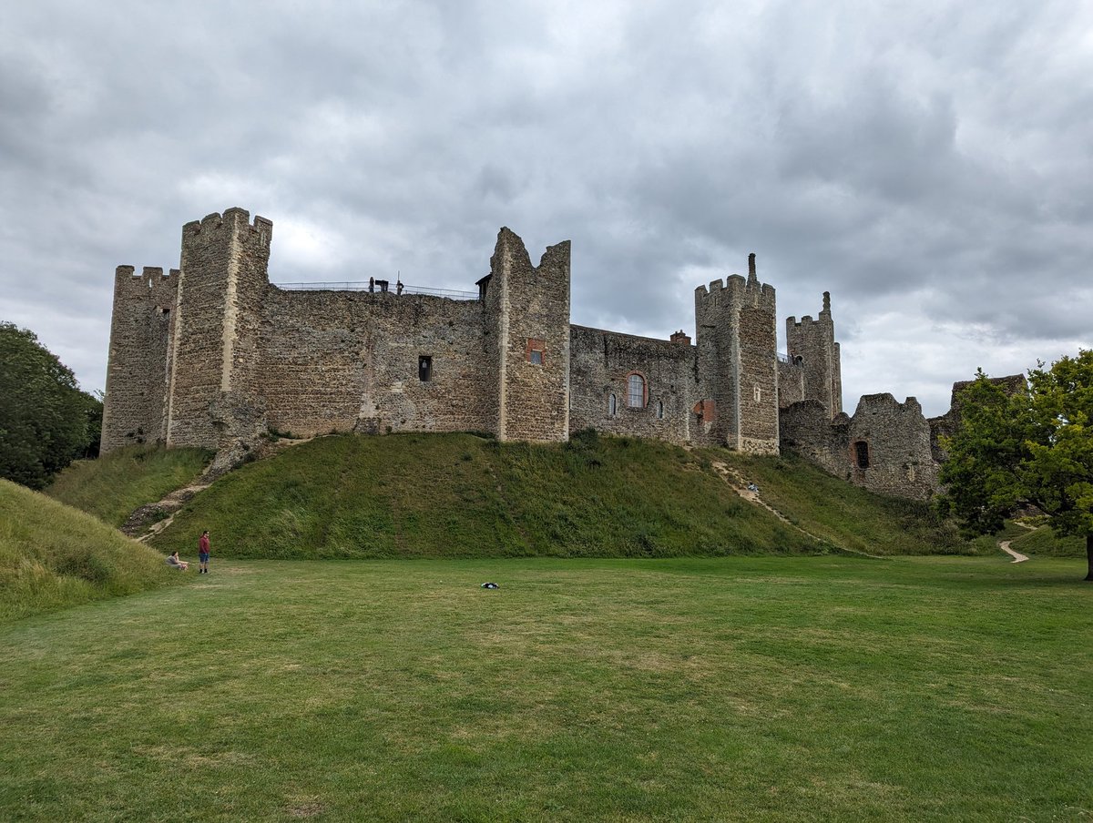 AspireEditorial's tweet photo. Had a wander around #EnglishHeritage site #FramlinghamCastle at the weekend. Was met by some really friendly volunteer staff, who clearly love the castle, and I can see why. #EHmembership https://t.co/DadGd3MHrG