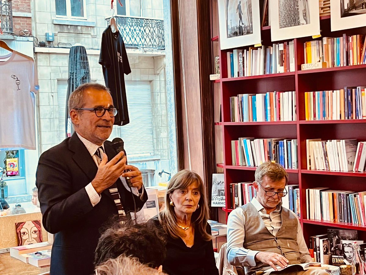 GPManzella's tweet photo. Alla @Piolalibri di Bruxelles per presentare #EuropaeSviluppoarmonioso con @toiapatrizia e @NicolaMichelis. Un belissimo posto, una discussione appassionata  e tante domande: ricordando Giolitti, Ruggiero e gli altri italiani che hanno fatto grande questa lunga storia europea https://t.co/YNHEaf1quY