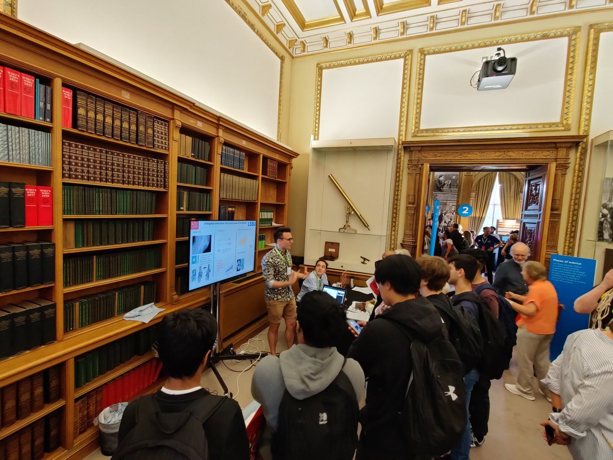 It was an amazing experience to attend the Royal Society Summer Science Exhibition and do ultrasound scans on 76 volunteers.
If you want to know there is an extra bone in your knee and learn more about fabella, then join us tomorrow at the Royal Society.
<a href="/MBerthaume/">Dr Michael Berthaume</a>
#ultrasound