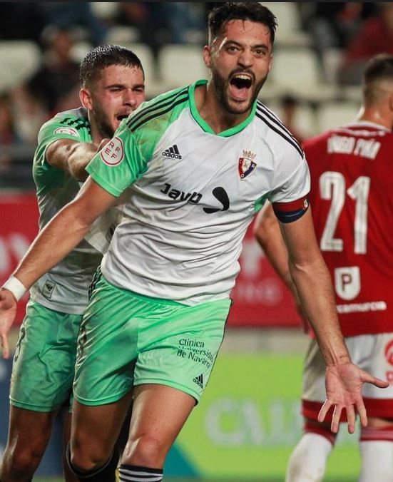 UDLogrones's tweet photo. ✍️OFICIAL I Jonatan González segundo fichaje de la @UDLogrones para la campaña 23/24.

🤝El delantero riojano(Logroño, 29/07/1999) firma por una campaña, hasta junio 2024.

Procede del @Osasuna .

¡Bienvenido y mucha suerte, Jonatan!  🩶 🩷 https://t.co/96FC9MZUyp