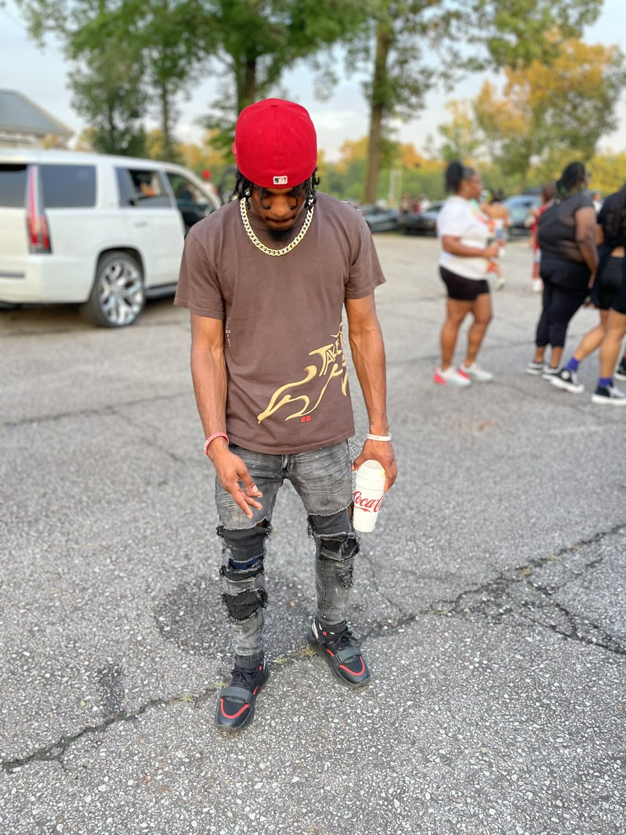 WilbournIv's tweet image. Took a few shots now I’m lit, I done grew up now I’m poppin like a zit 💥 #LLMac 💔🕊️