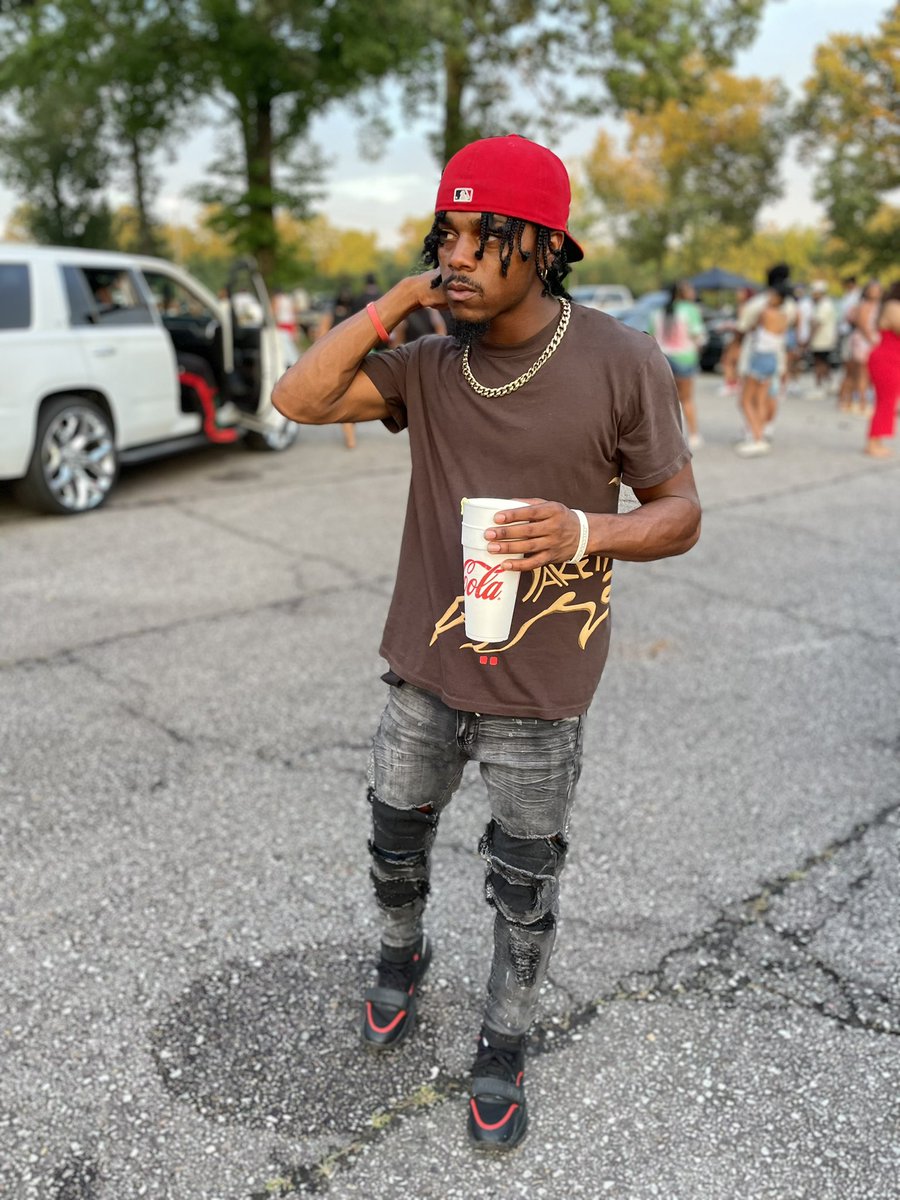 WilbournIv's tweet image. Took a few shots now I’m lit, I done grew up now I’m poppin like a zit 💥 #LLMac 💔🕊️