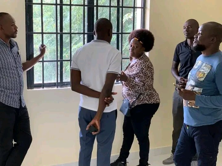HonOchieng043's tweet photo. Homabechwa, Amilo Gesagesa inspecting the NG-CDF office. Congratulations are in order 👏👏 https://t.co/WevEJn13cy