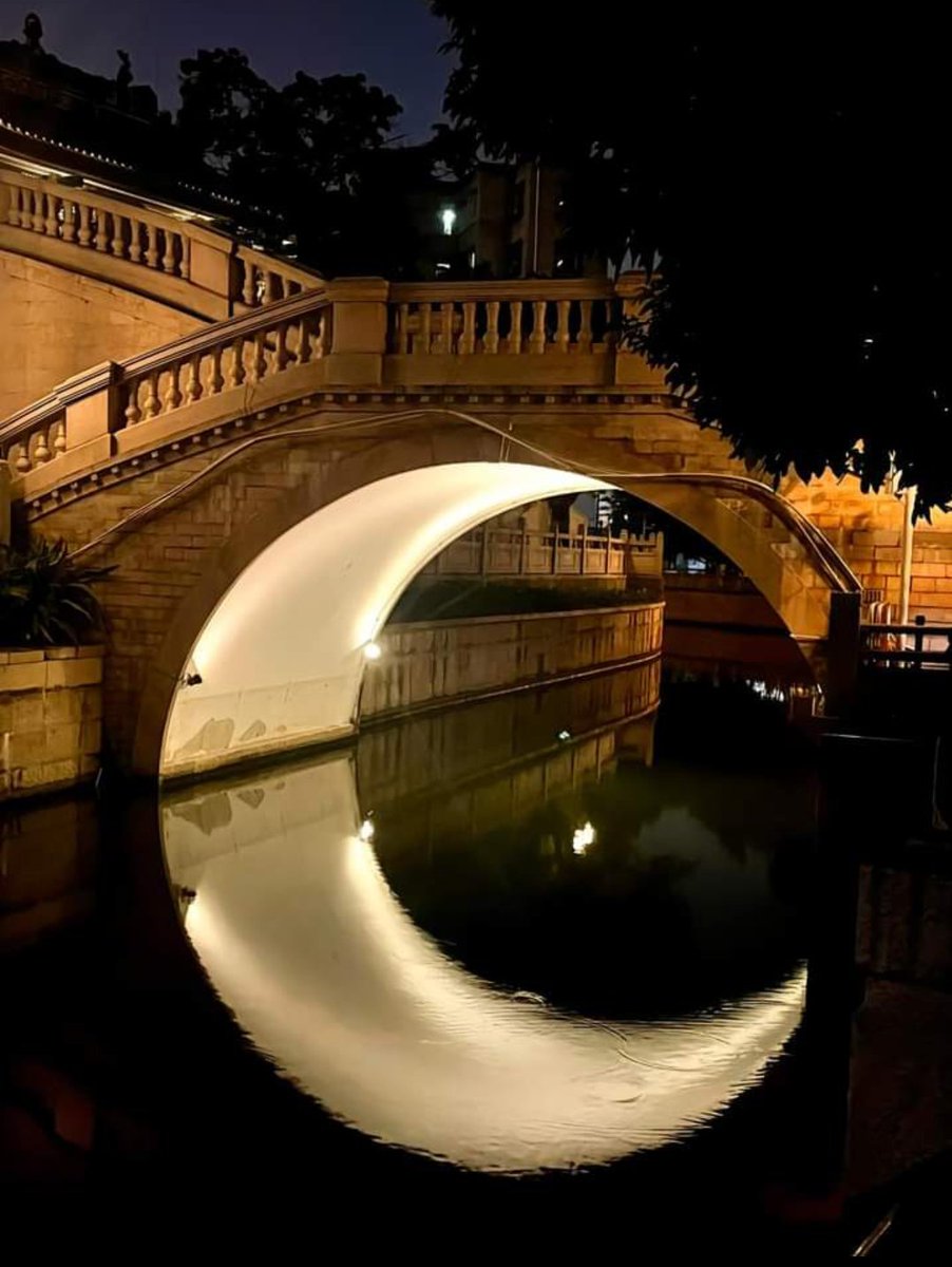 astraphobic_69's tweet photo. moon bridge. 🌙 https://t.co/1OkqNXZ7Qz