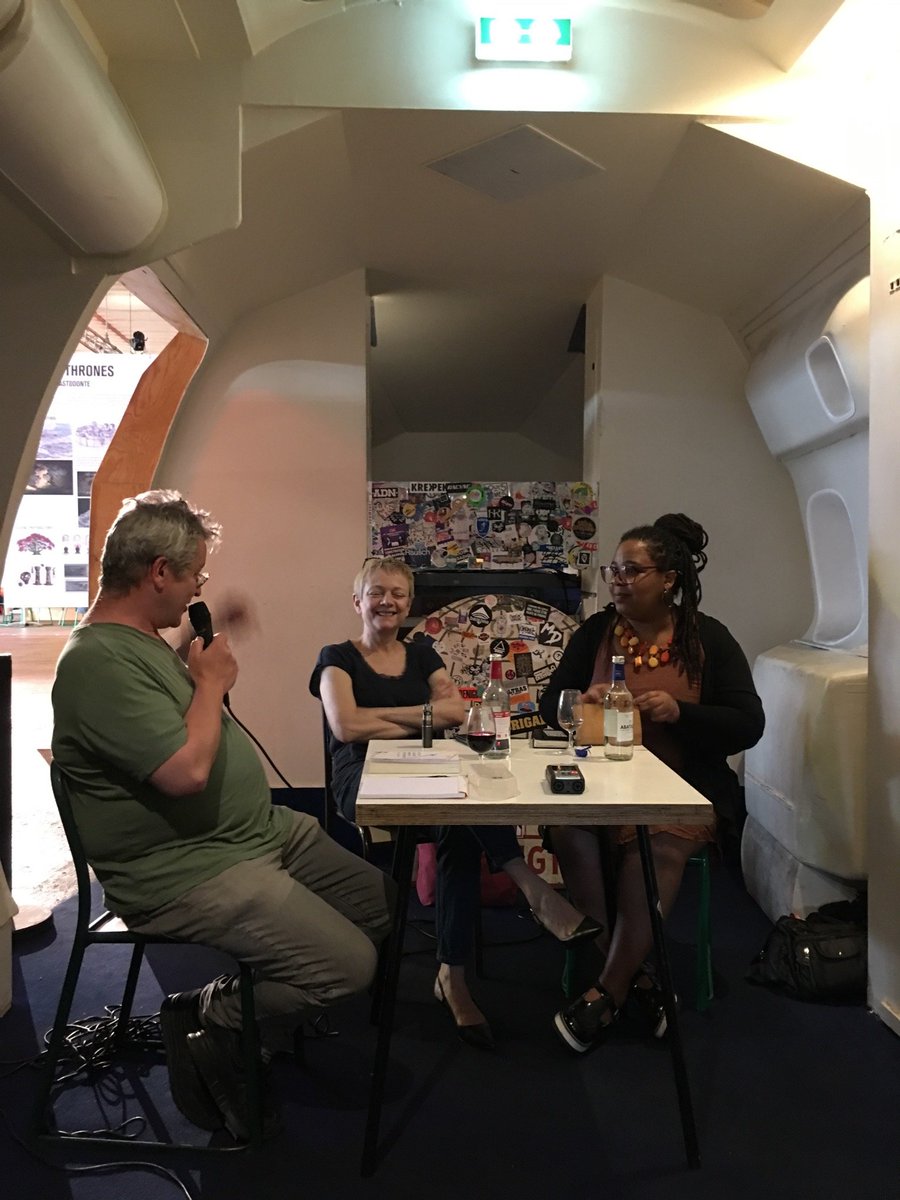 En direct de chez <a href="/LibCharybde/">Librairie Charybde</a> à@Gro_ndControl avec <a href="/k_tastrof/">Ketty Steward - Partie chez les éléphants bleus</a> et <a href="/Twittcdufour/">Catherine Dufour</a> !