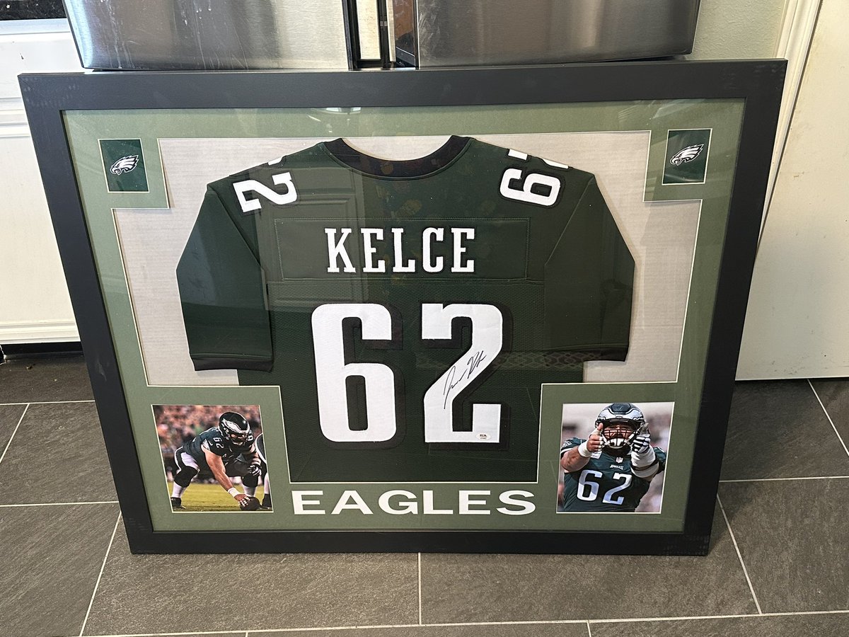 SpencerCHarris's tweet photo. W 🏈🔥
@PristineAuction @JasonKelce https://t.co/A8FmccK5Mw