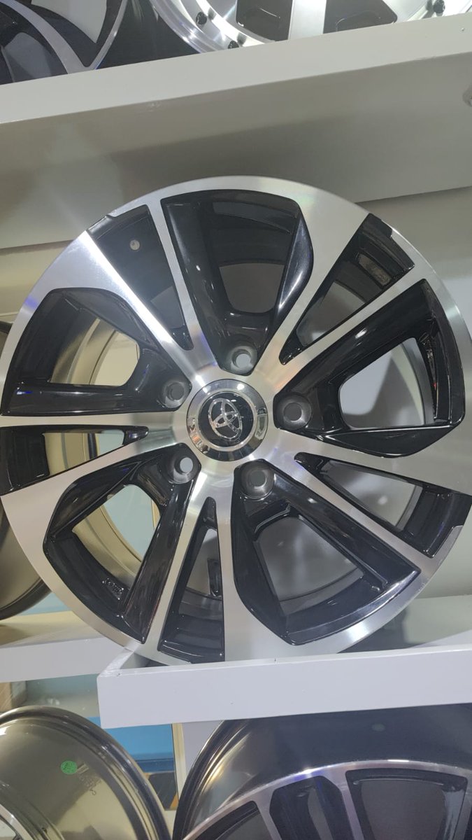 harrykhim's tweet image. Land cruiser size 20 rims 
Call 0757120826
#rims 
#tyres
#autopower