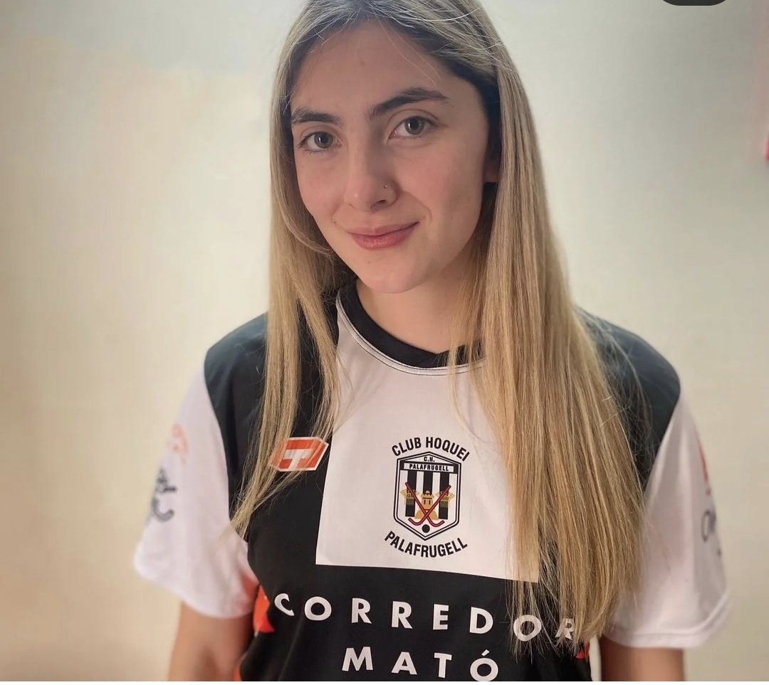 xocdestics's tweet photo. 🏑 #OKNCATF El @chpalafrugell després del fitxatge de Julia Canal, es reforça ara amb la internacional xilena 🇨🇿 @florenciallera.
📷 Instagram @chpalafrugell https://t.co/jvG0Rro4Xk