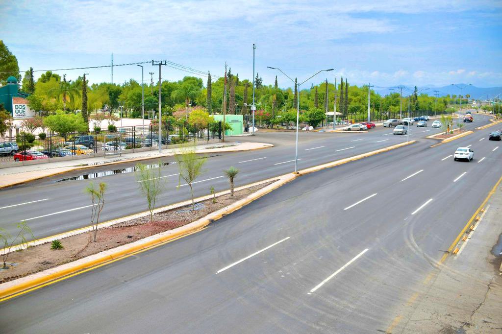Con una inversión de 18 millones de pesos, entregamos la pavimentación de la calzada Juan Pablo II 🛣️, obra en beneficio de más de 70 mil habitantes de sectores aledaños y 22 mil conductores que a diario transitan por esta arteria vehicular. #TorreónSiemprePuede