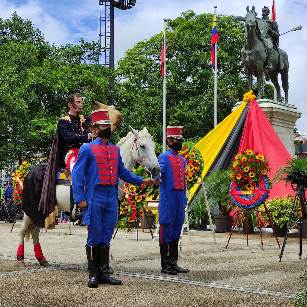 #05Julio Junto al Tren Ejecutivo de la <a href="/Gob_Tachira/">Gobernación del estado Táchira</a> estuvimos presentes en la Sesión Solemne realizada en la Plaza Bolívar de San Cristóbal, por la conmemoración de los 212 años de la Declaración de Independencia de nuestra Patria  
#IndependenciaDeLaPatria 
<a href="/FreddyBernal/">Freddy Bernal</a>