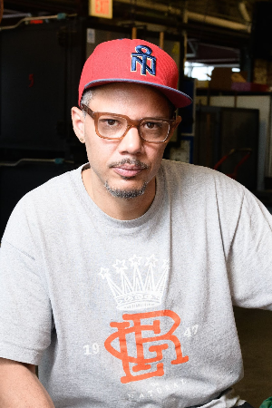 Leo Tecosky on his recent $100,000 craft award, aging glass collectors, and a new era for equity in glass. Read the full interview on the free Glass Quarterly Hot Sheet. Your subscription is support! urbanglass.org/glass/detail/l…