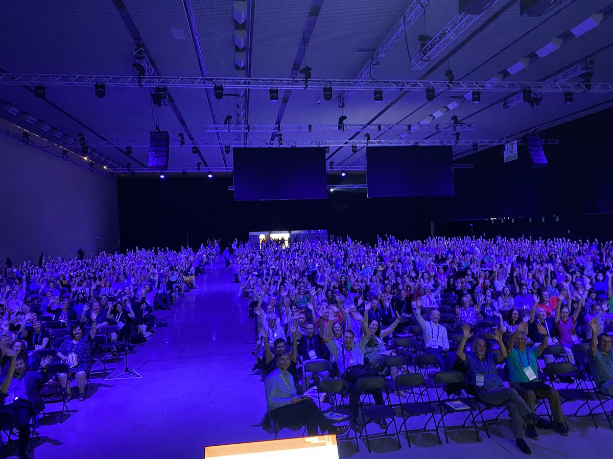jonny_acheson's tweet image. My kids wanted me to take a photo of the audience @WorldPDCongress in #Barcelona this morning before my plenary talk so they could see how many people were there. Thanks to all who waved. 
#wpc2023. #willneverforgetit #parkinsons